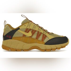 Nike Air Humara
Buff Gold
